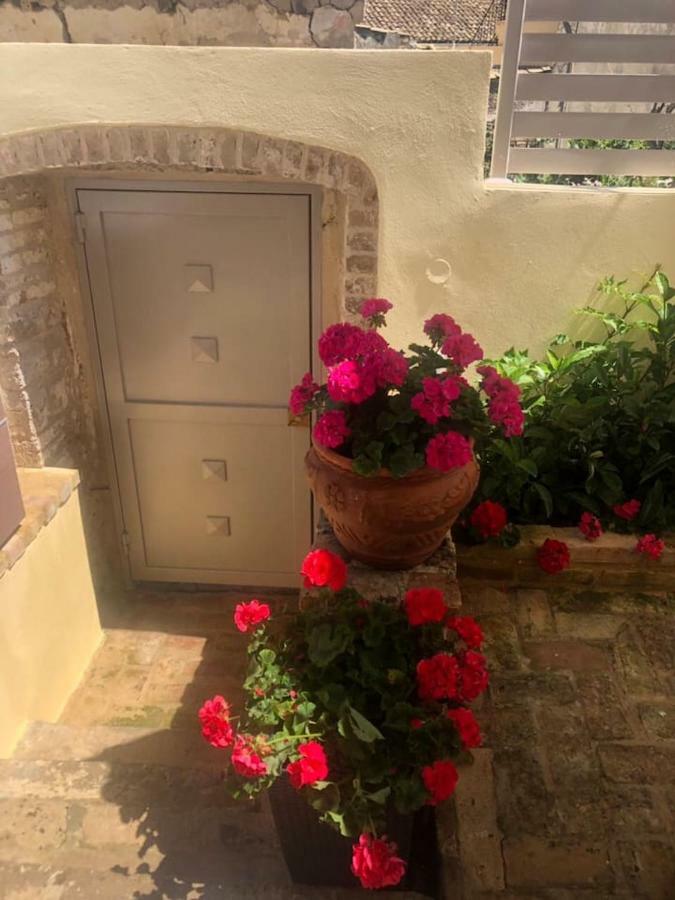 Anemomilos Jacuzzi Suite Corfu  외부 사진